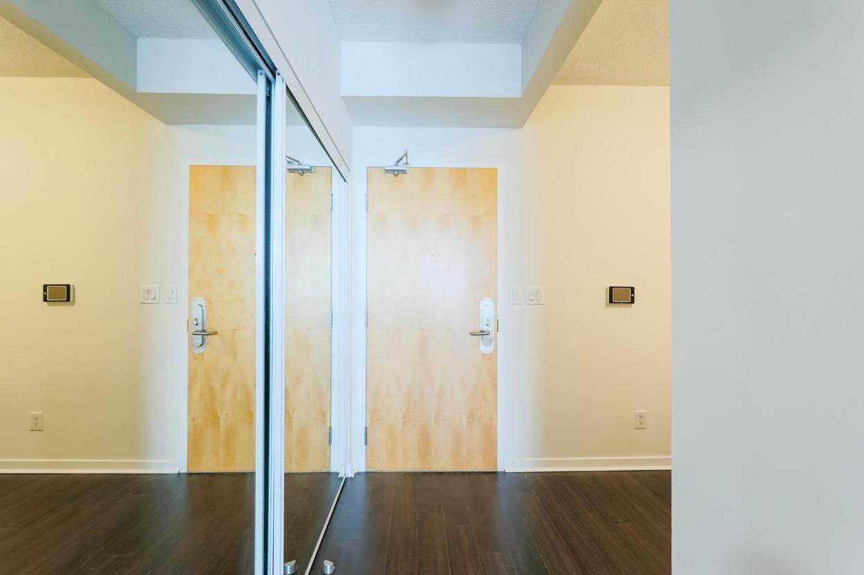 Skyline Elegance Condo トロント エクステリア 写真