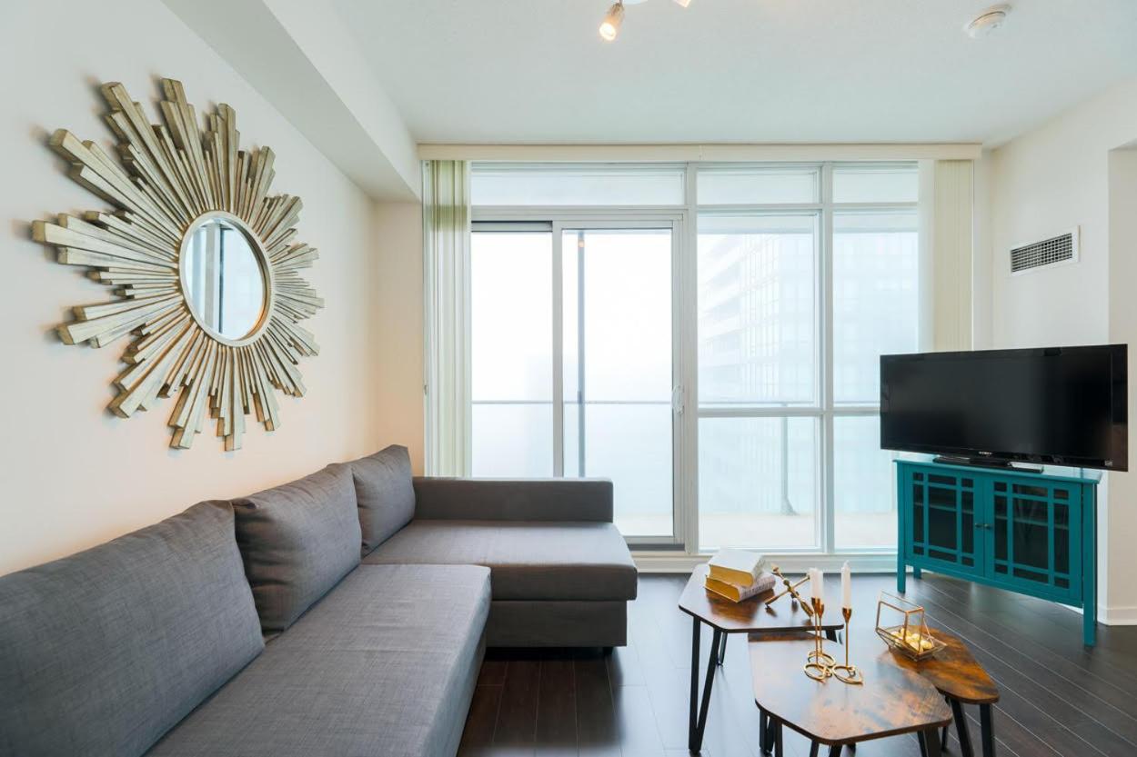 Skyline Elegance Condo トロント エクステリア 写真