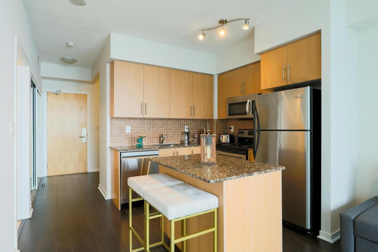 Skyline Elegance Condo トロント エクステリア 写真