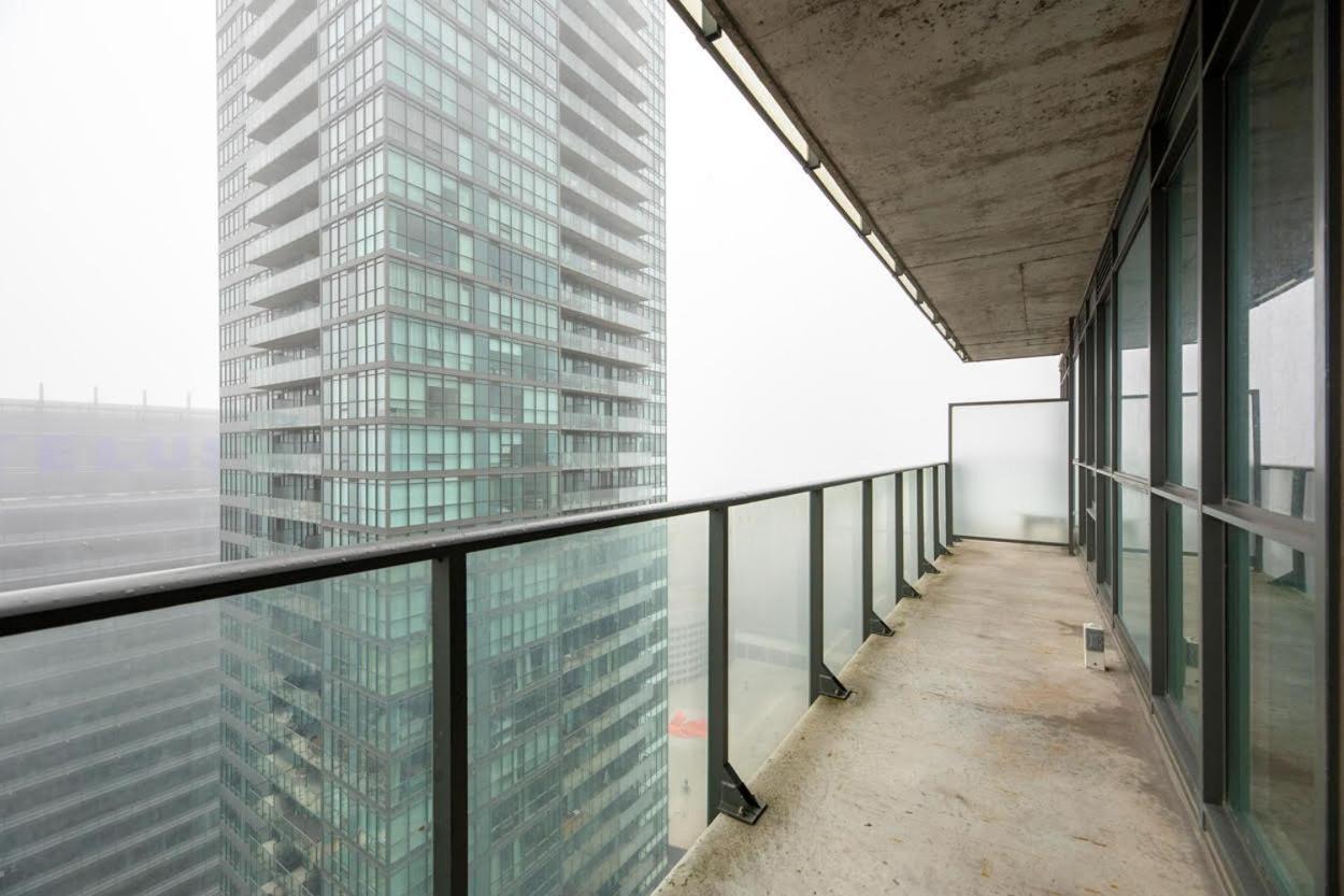 Skyline Elegance Condo トロント エクステリア 写真