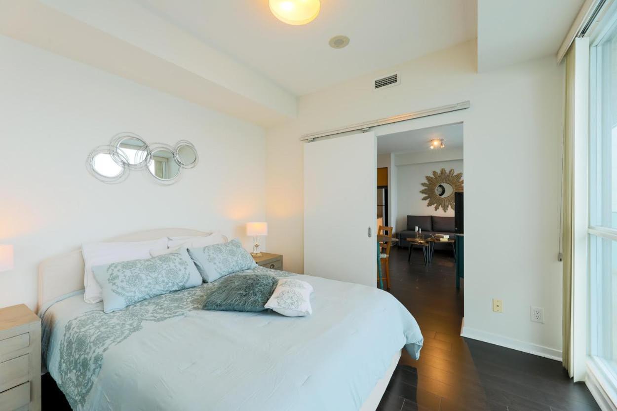 Skyline Elegance Condo トロント エクステリア 写真